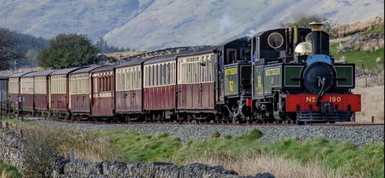 Zip Cottage Sleeps 2-3 Climb Snowdon Zip World Tanygrisiau Buitenkant foto